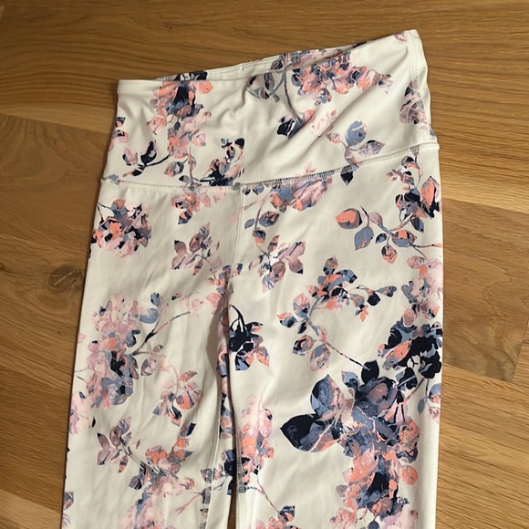 GapFit Eclipse Capri Leggings - Picture 3 of 3